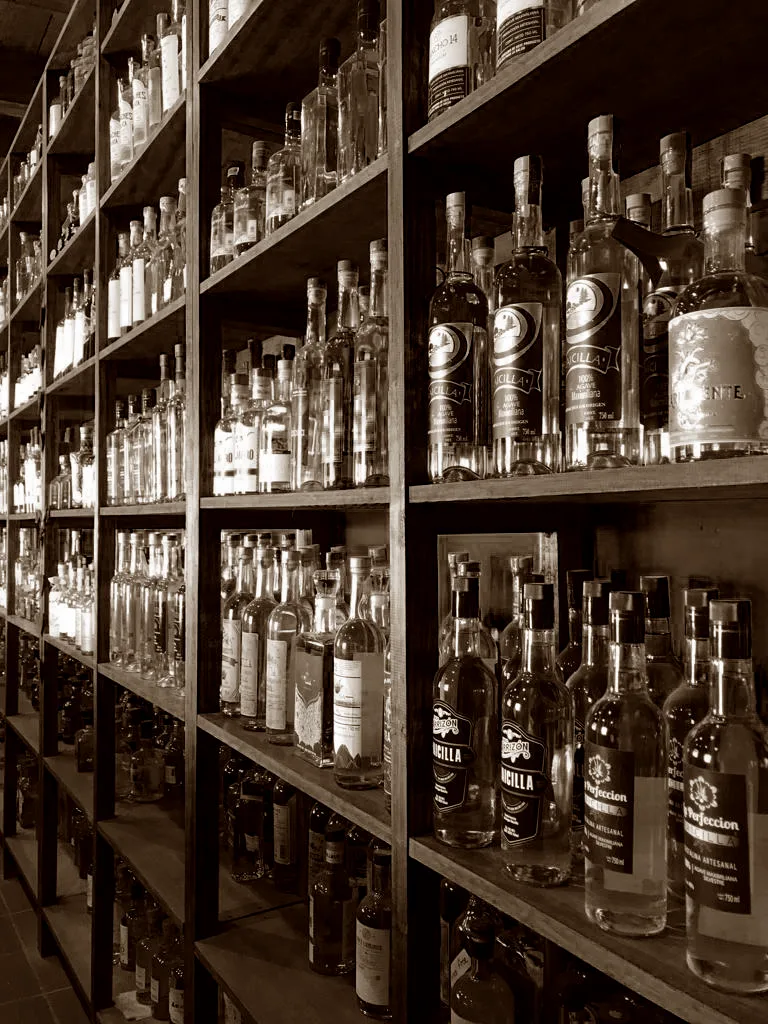 Contra Barra La Taberna Expendio de Raicilla