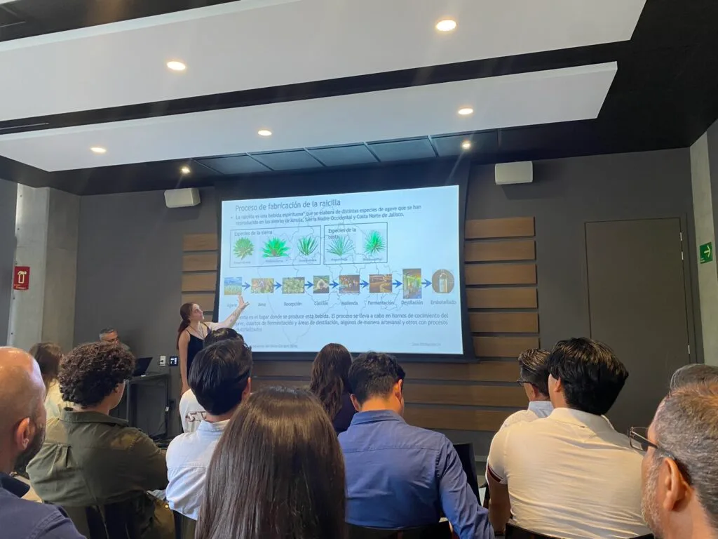 Presentación del Trabajo Final de Alumnos de la Universidad ITESO: Denominación de Origen Raicilla